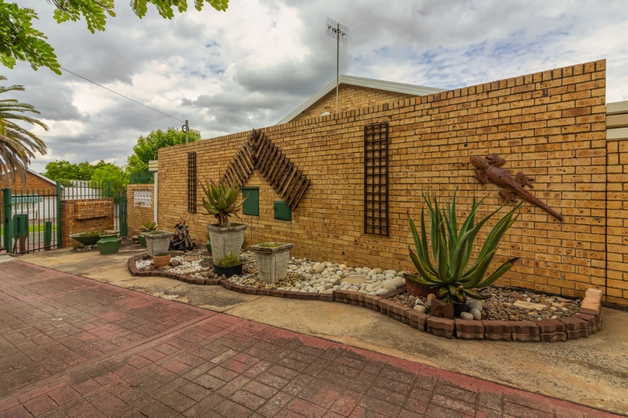 3 Bedroom Property for Sale in Uitsig Free State